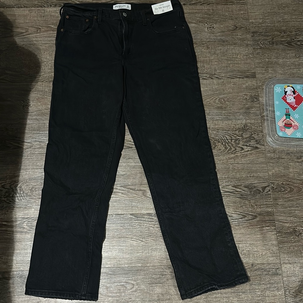 A&F mid rise 90s straight jeans